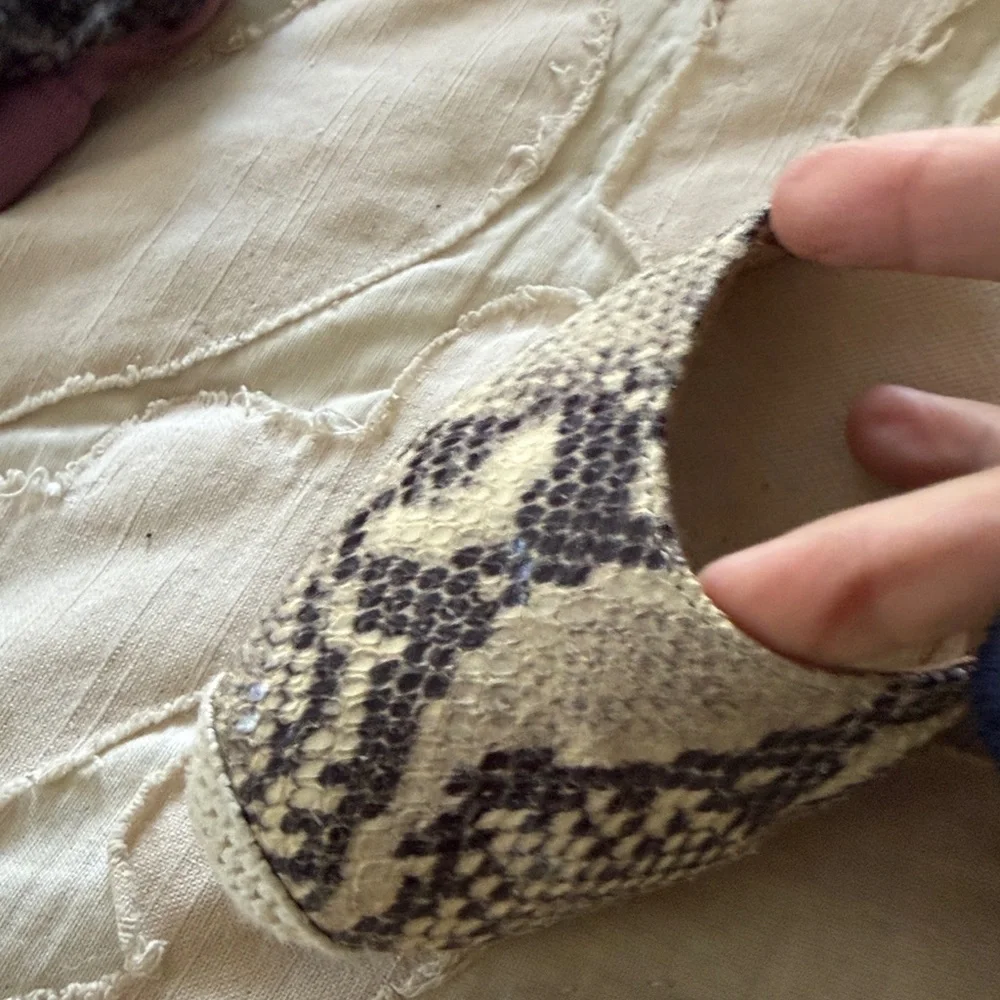 Topshop Snakeskin pattern leather Cream Espadrilles- worn a few times. 90 retail